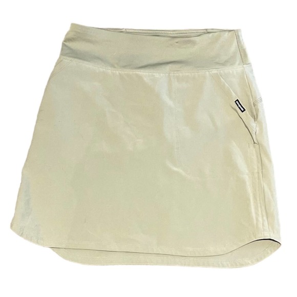 Patagonia Pants - Patagonia Women's Size XS Khaki Outdoor Skort Skirt‎ with Built-in Shorts